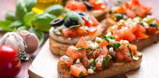 Bruschetta mit Tomaten-Zucchini-Salsa