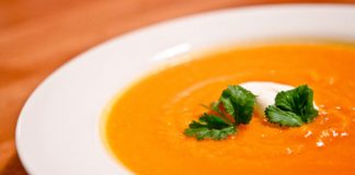 Karotten-Orangen-Suppe mit Ingwer