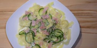 Bandnudeln mit Schinken und Zucchini