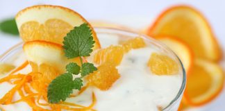 Orangenjoghurt mit Sesam