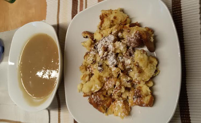 Kaiserschmarren mit Apfelmus