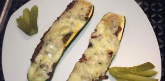 Zucchini-Bolognese Schiffchen