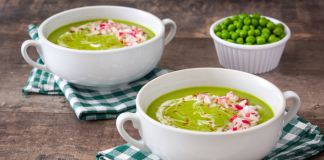 Erbsensuppe mit Radieschen